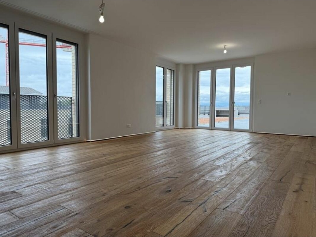 Exclusive 3.5-Room Attic Flat with Panoramic Views