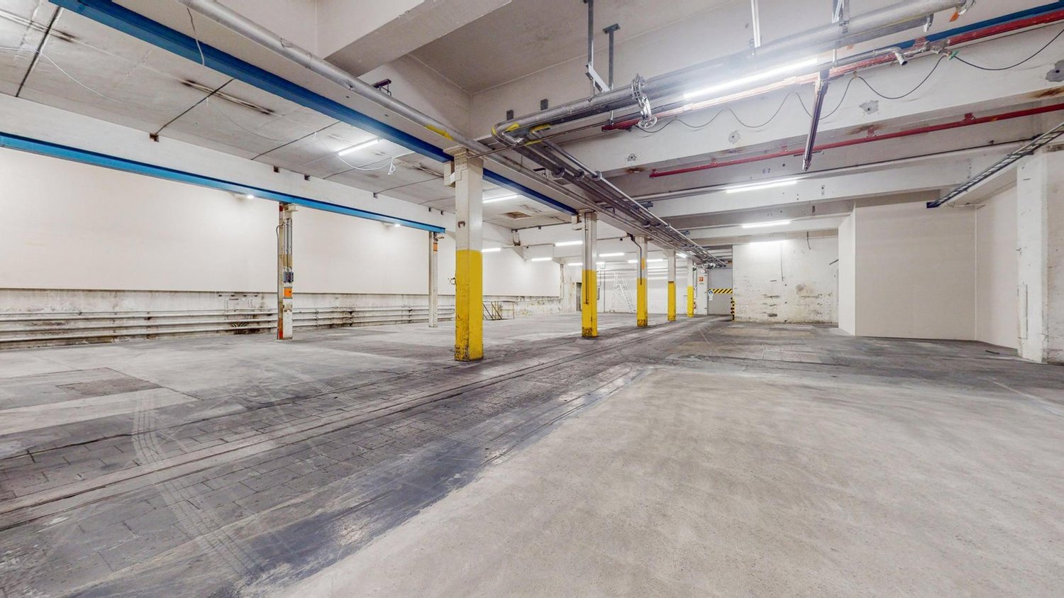 Local de stockage de 603m², photo 1 sur 4