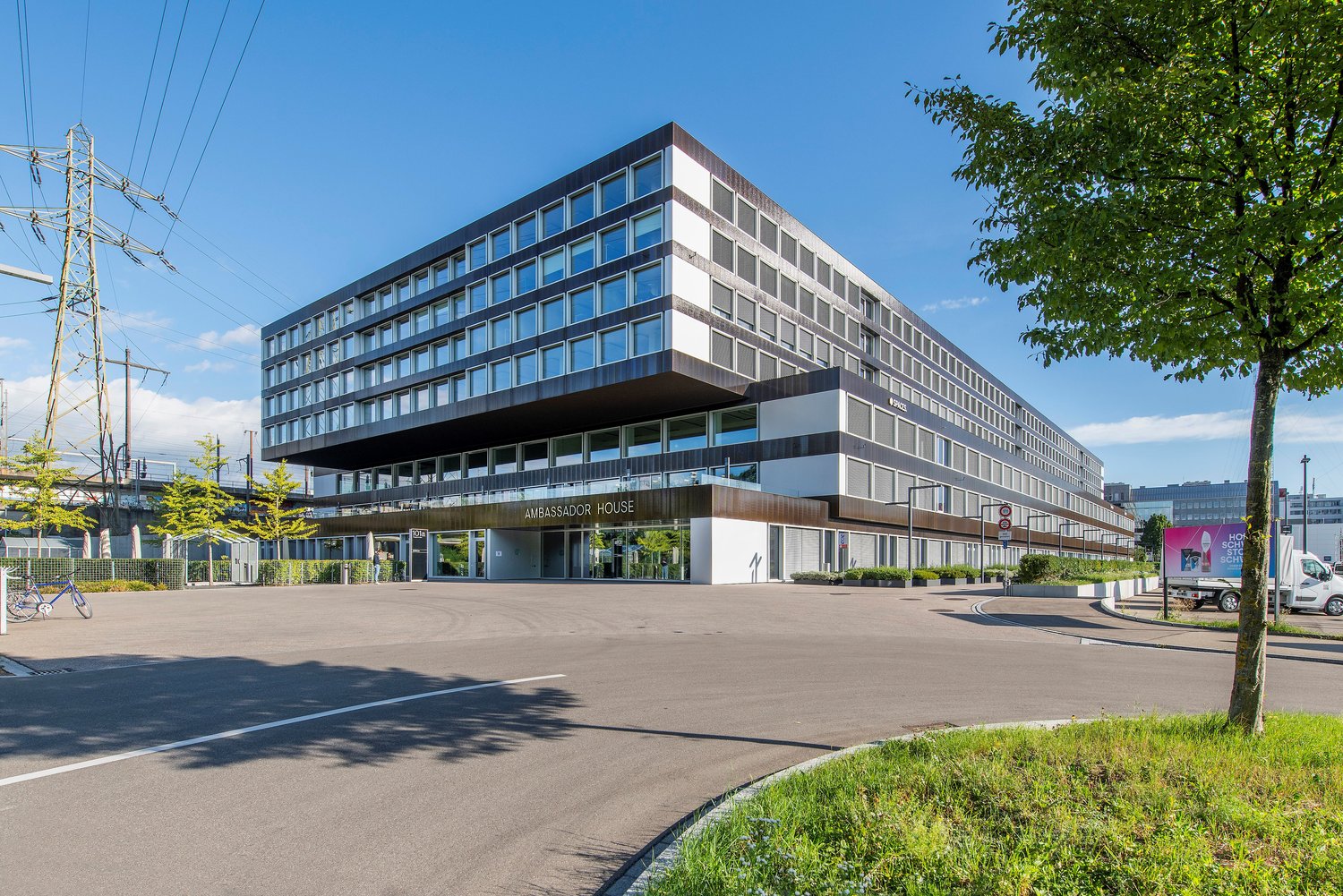 95m² de local de stockage