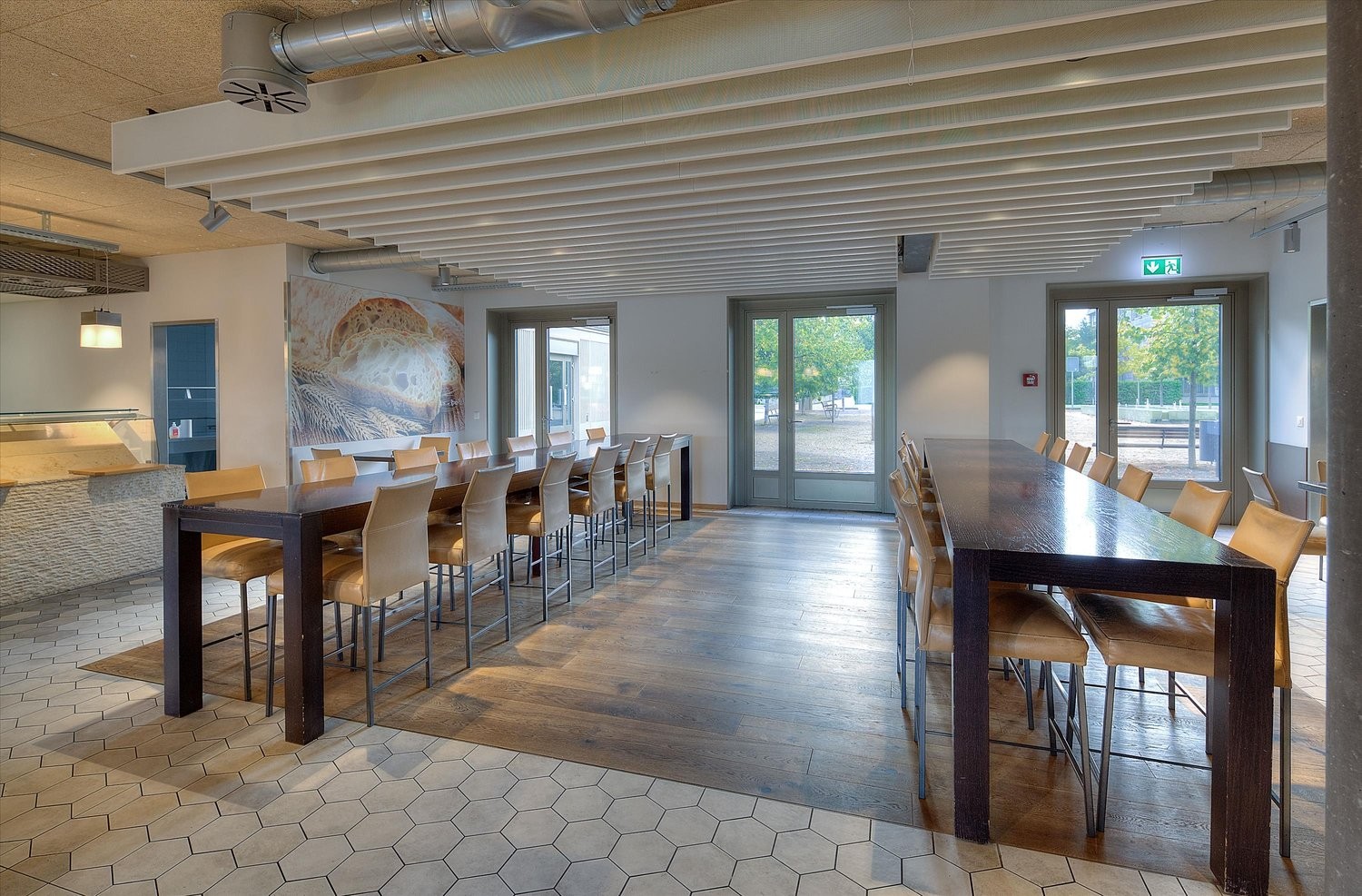 242m² commercial