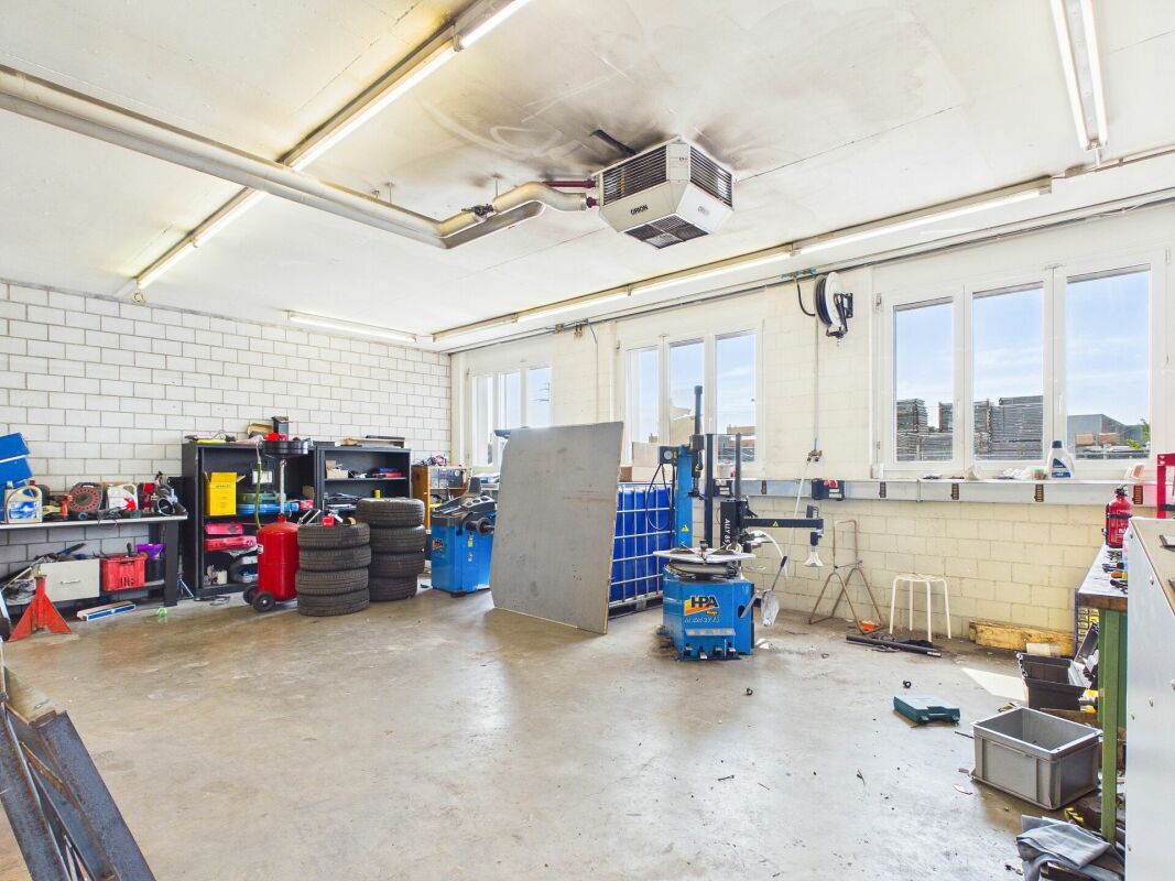 Atelier de 350m², photo 3 sur 9