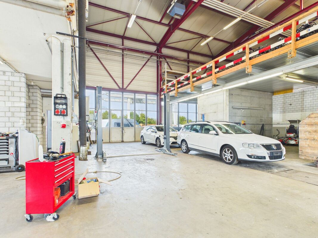 Atelier de 350m², photo 2 sur 9