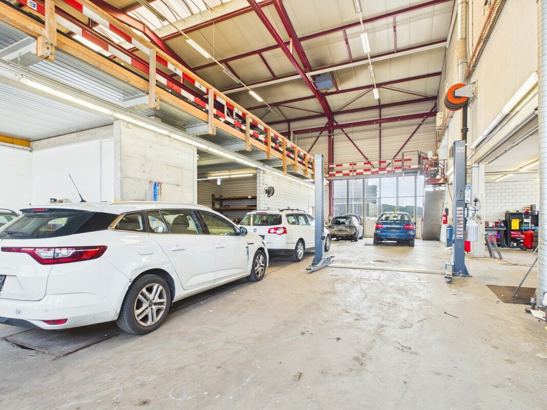 Atelier de 350m², photo 1 sur 9