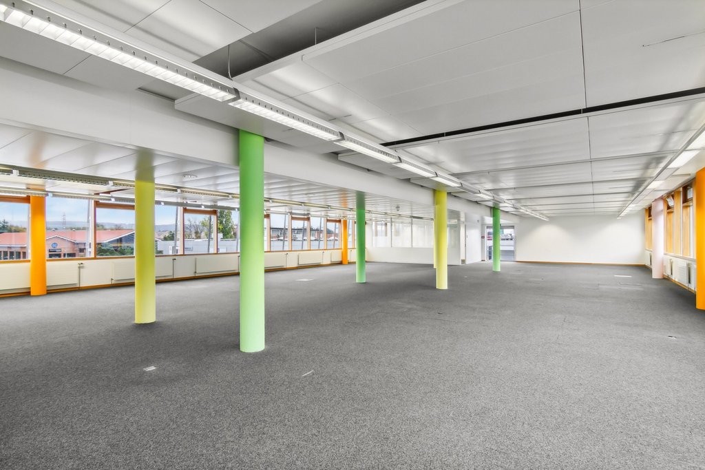 572m² bureau