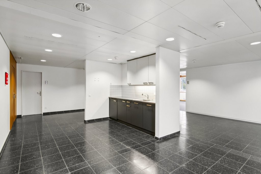 572m² bureau
