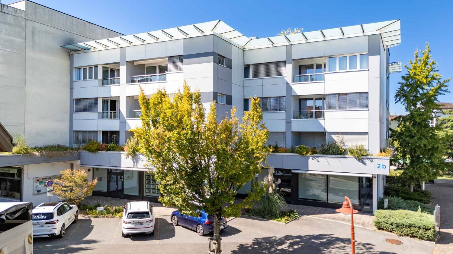 81m² office
