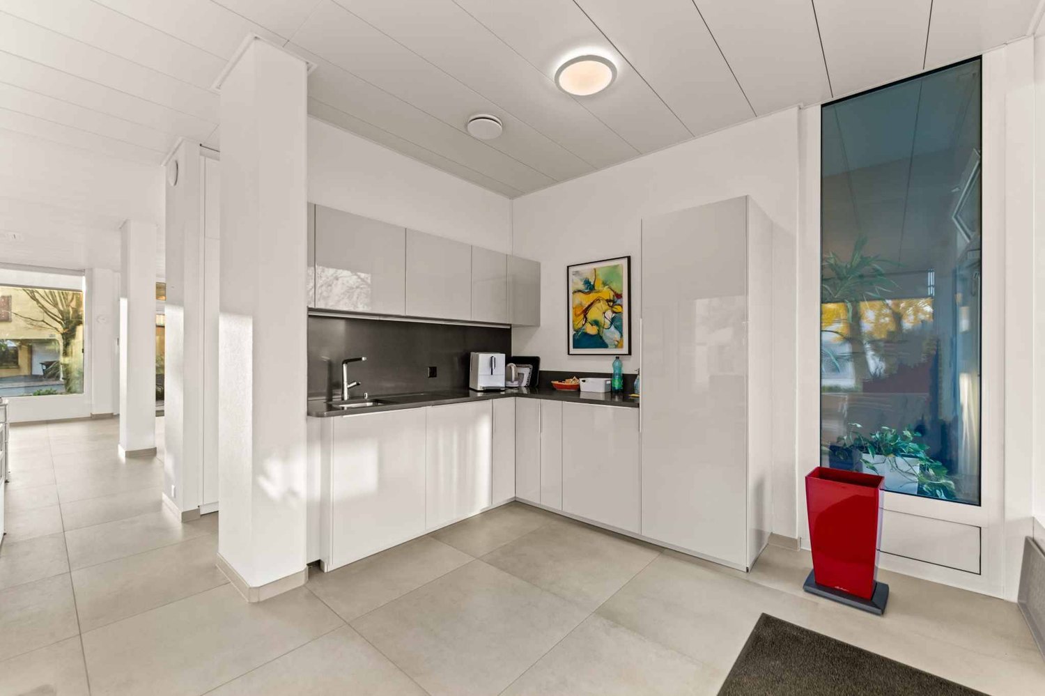 81m² office
