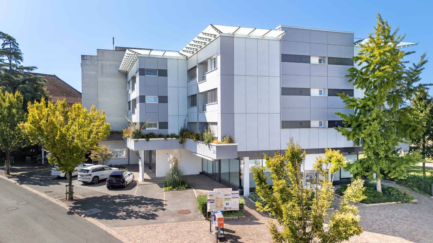 81m² office