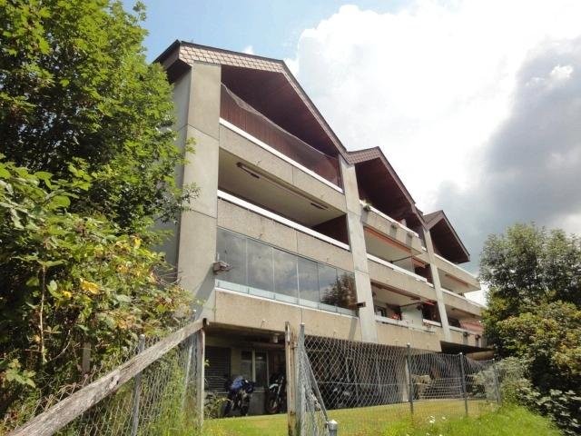 Pièce de loisirs

La pièce de bricolage entretenue et chauffée se situe au rez-de-chaussée d'un immeuble d'habitation dans un environnement calme. La pièce est équipée d'un revêtement de sol en stratifié de chêne de haute qualité et offre, avec une surface d'environ 6.0 × 6.5 m, beaucoup d'espace po