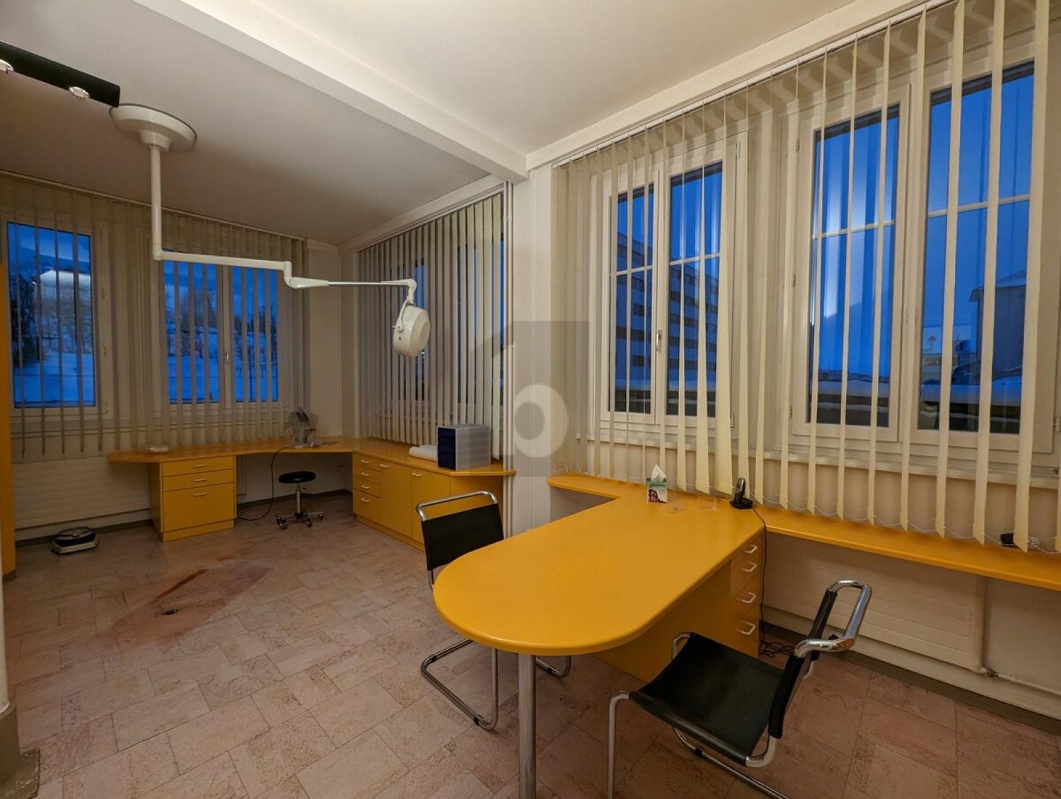 145m² office