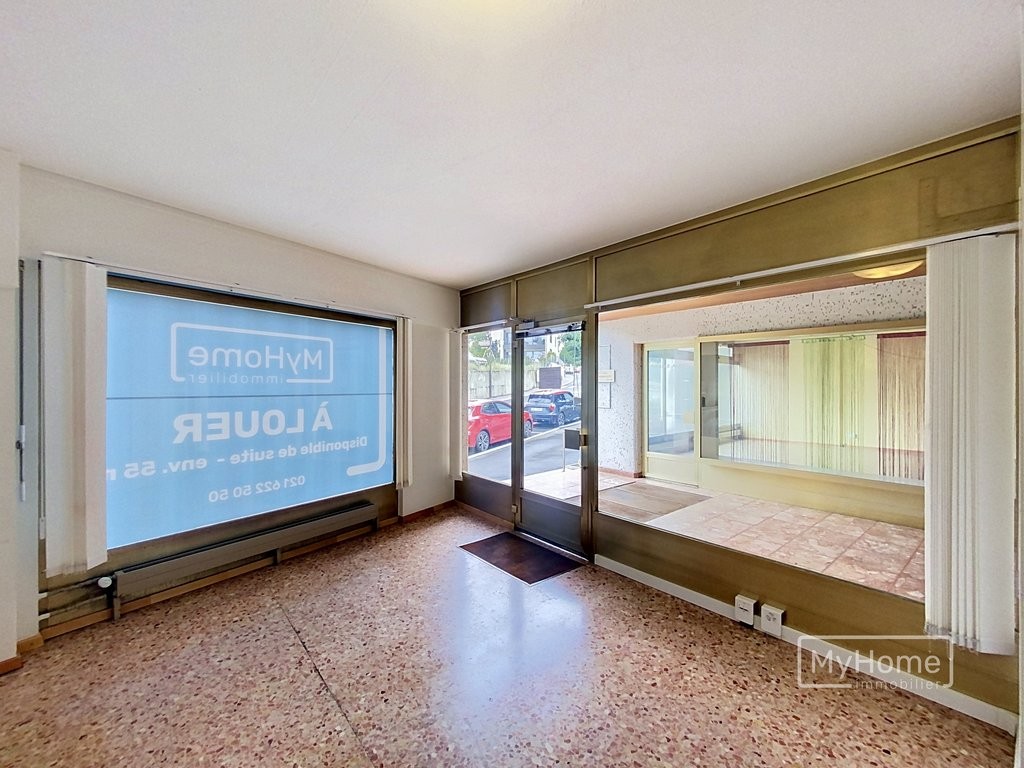 43m² display window