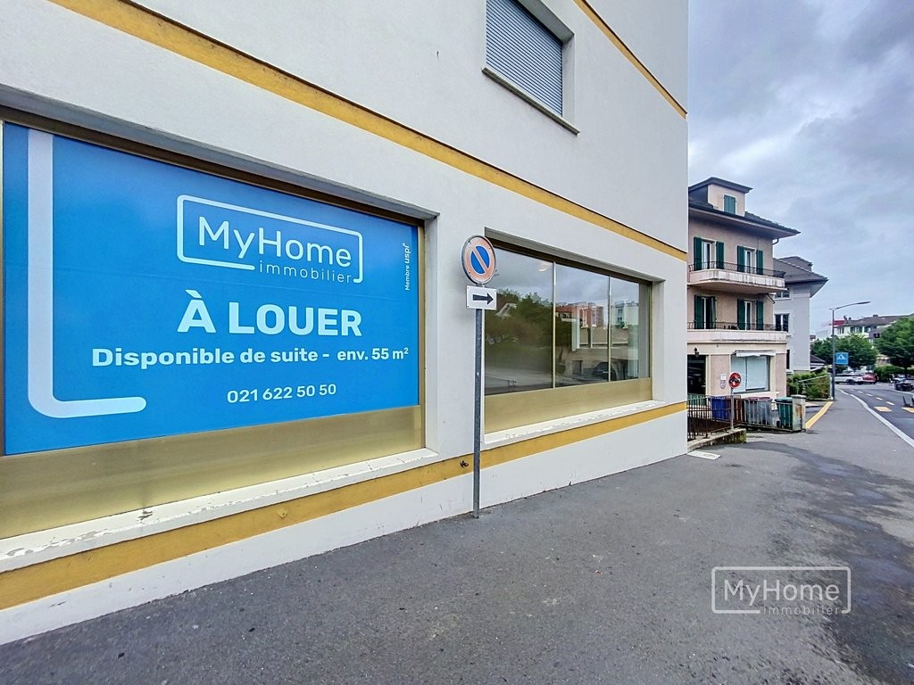 43m² display window