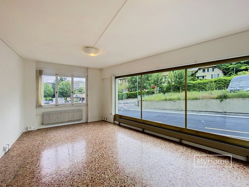 43m² display window