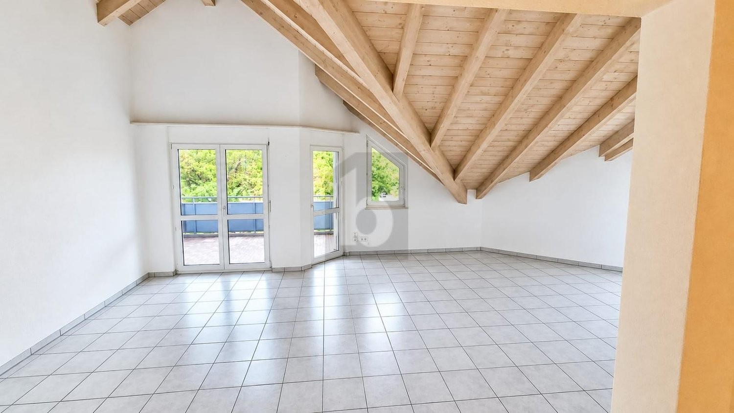Appartement mansardé de 2 ½ pièces, photo 2 sur 4