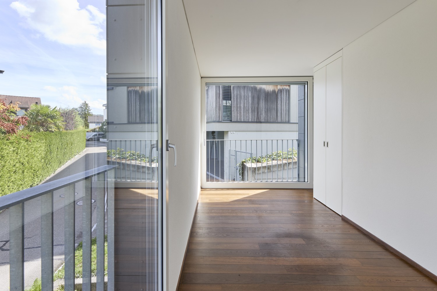 Maison individuelle de 6 ½ pièces

La maison à Männedorf se situe dans un quartier résidentiel privilégié sur la rive droite du lac de Zurich, nichée entre le lac et le Pfannenstiel. La propriété est située dans une rue privée calme sans trafic de passage et bénéficie de sa position surélevée avec u, photo 9 sur 10