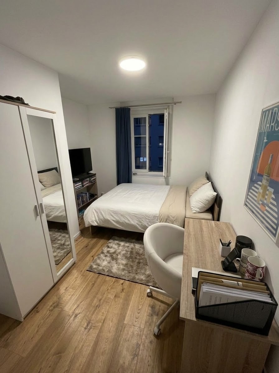 Chambre dans une colocation

Ma colocataire Tina déménage fin novembre, c'est pourquoi je recherche à partir du **2 décembre** une nouvelle colocataire ou un nouveau colocataire pour sa chambre dans notre appartement à Töss, un quartier calme de Winterthur. La gare centrale de Winterthur est accessi