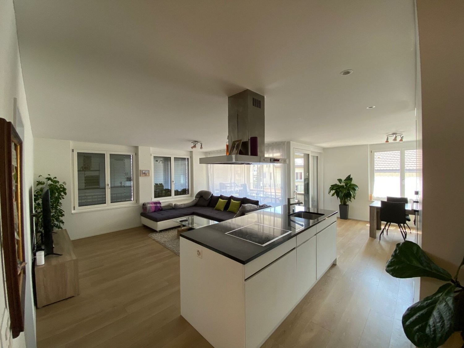 Immeuble d'habitation / commercial, photo 1 sur 8