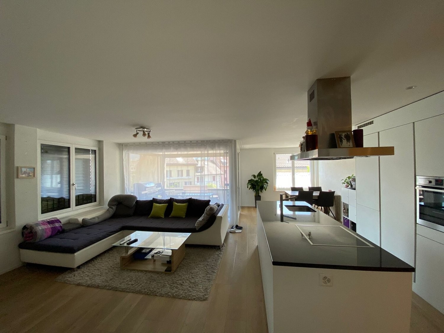 Immeuble d'habitation / commercial, photo 2 sur 8