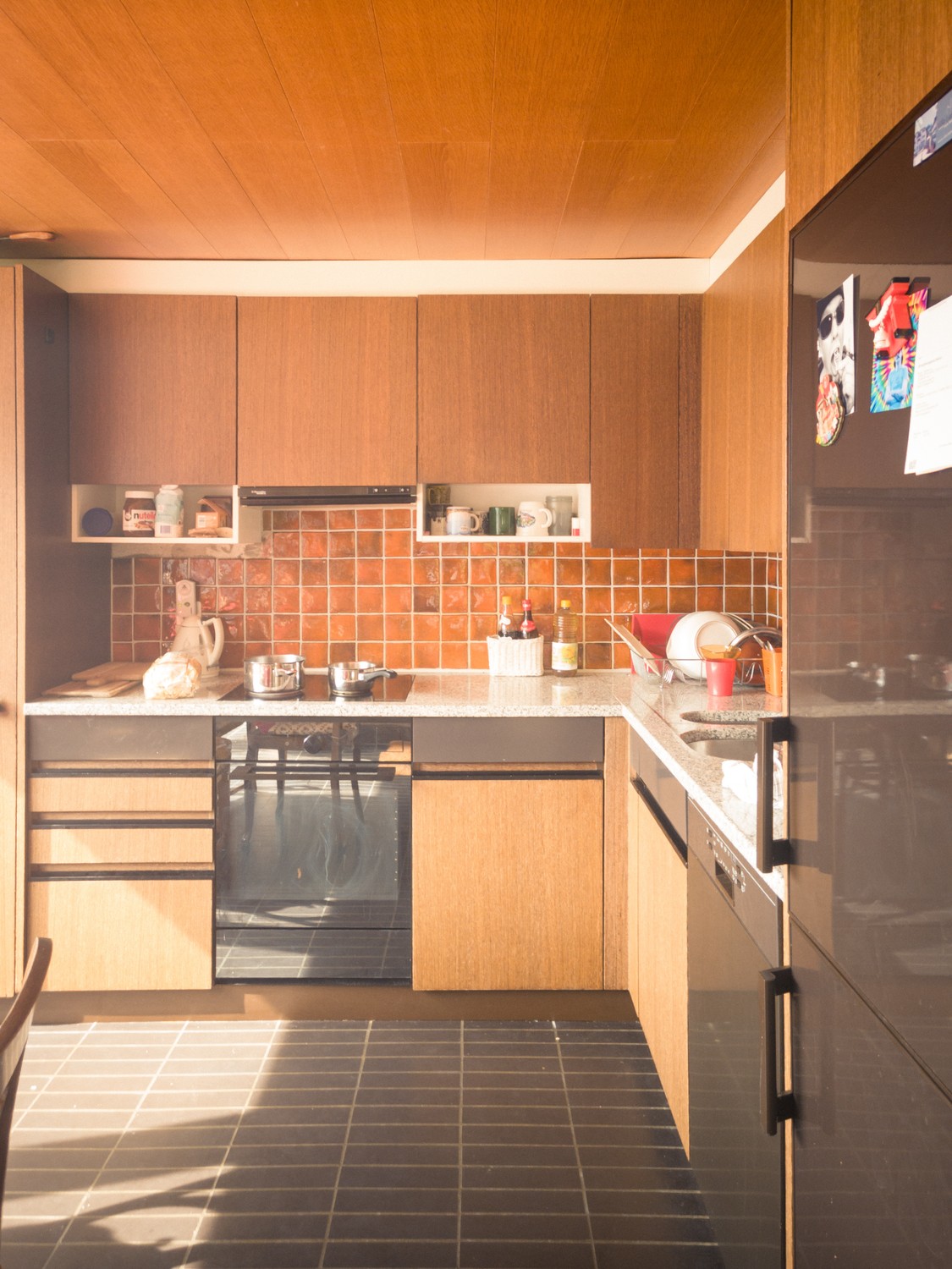 Chambre dans une colocation

Nous sommes quatre amis à la recherche d'une quatrième personne pour nous rejoindre dans notre magnifique maison de 279 m² ici à Engelberg, avec une vue imprenable sur la vallée.
Nous sommes Emil (Suède), Damianos (Grèce) et Roman (Russie) — tous âgés entre 22 et 30 ans,, photo 2 sur 2