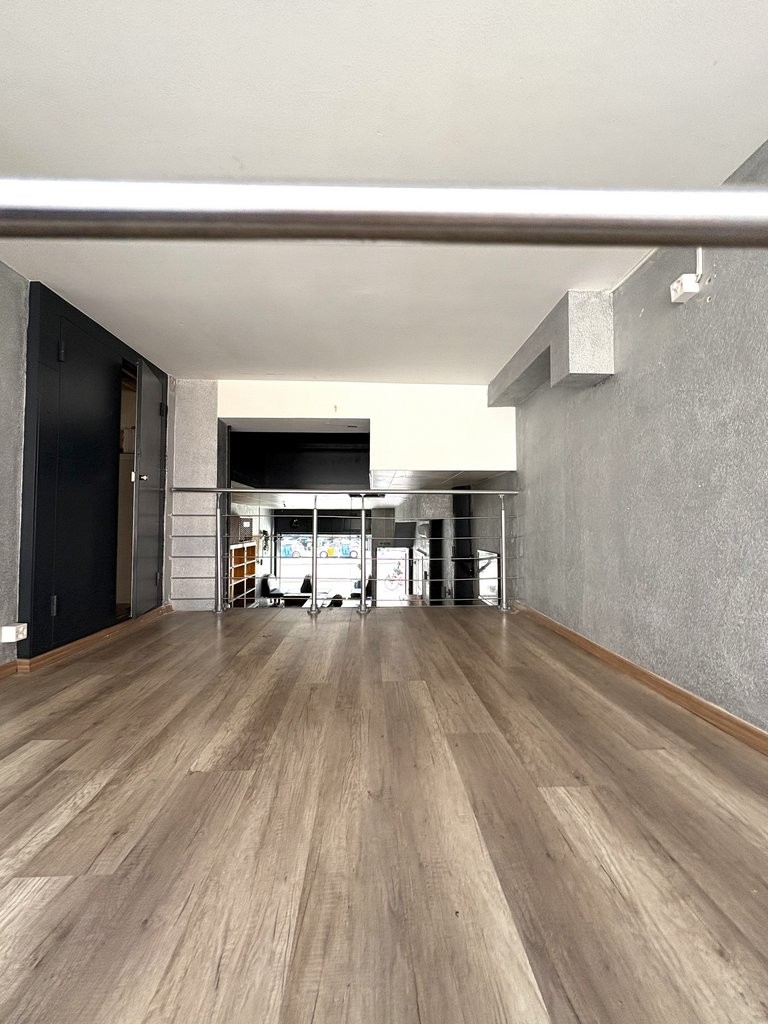 65m² commercial, photo 3 sur 4