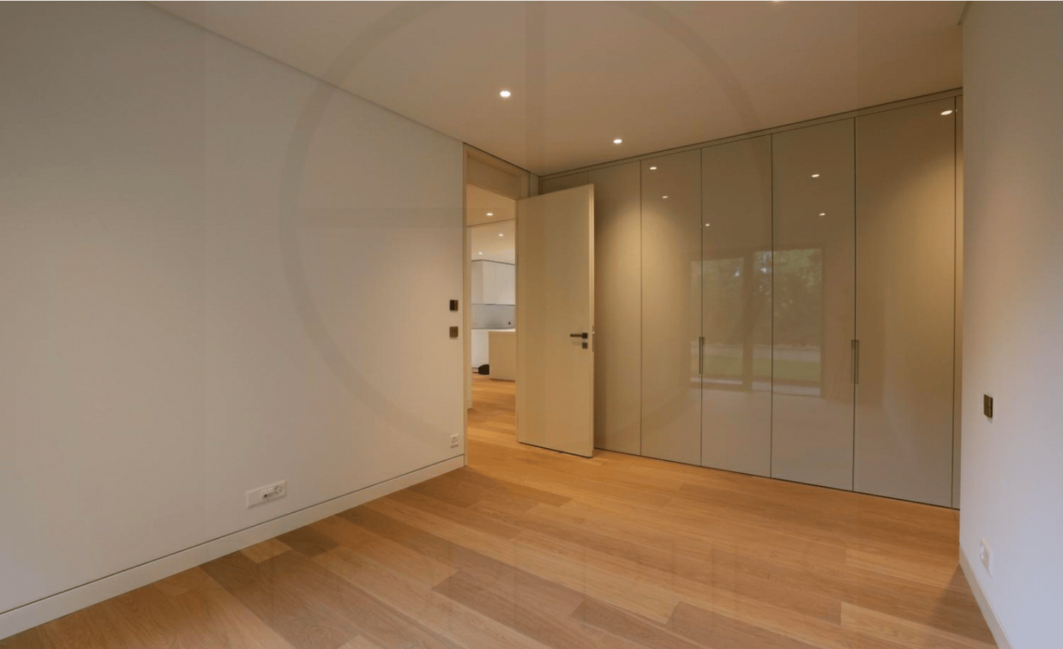 5 rooms apartment