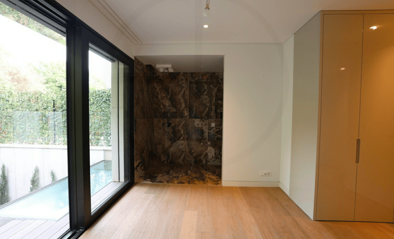 5 rooms apartment