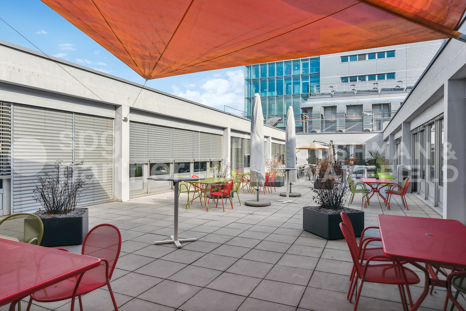 1448m² office