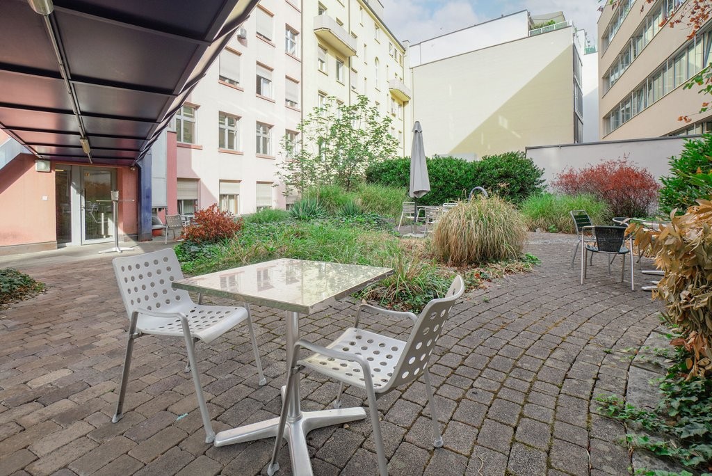 150m² office