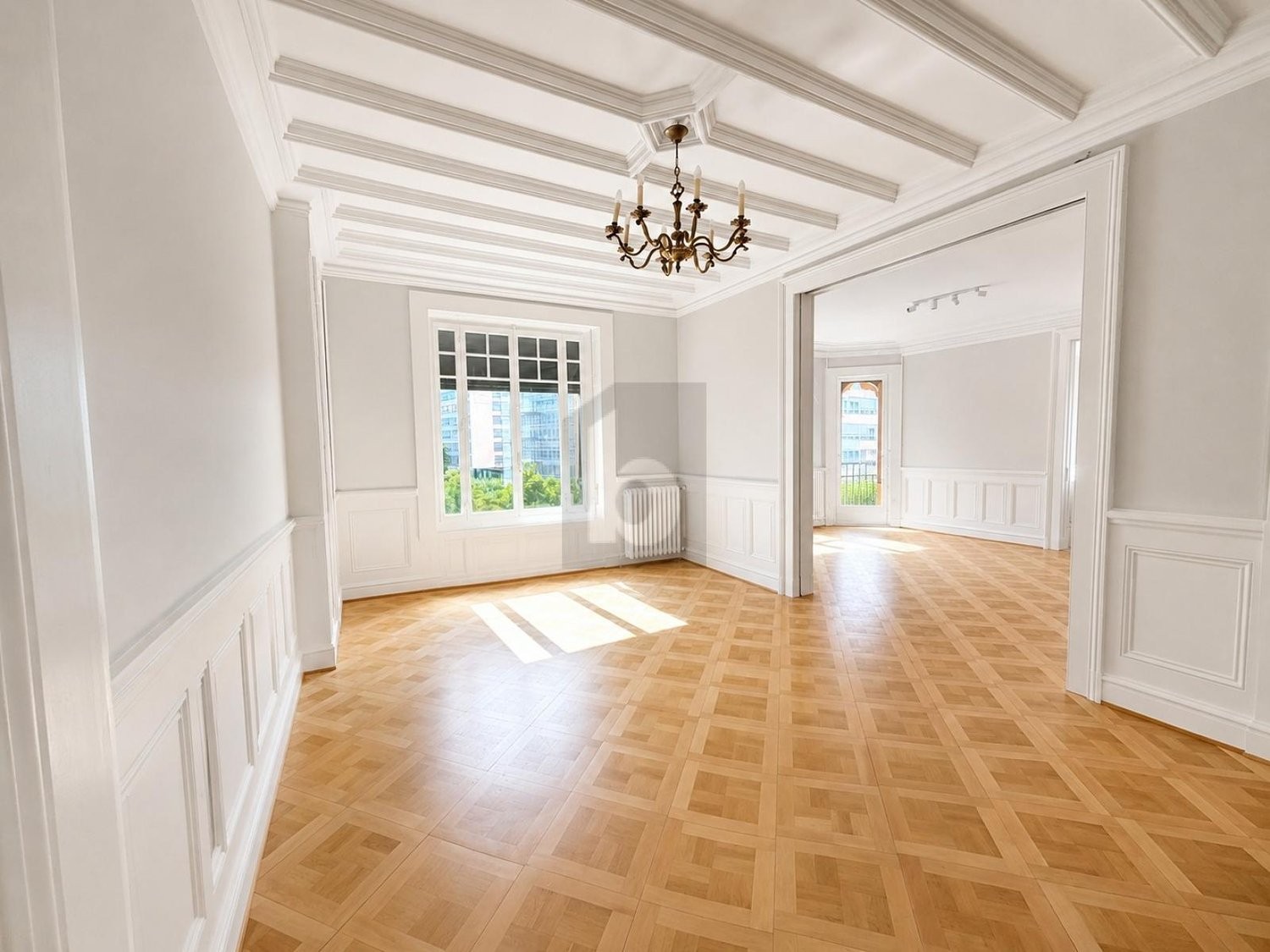 8 rooms apartment, photo 1 sur 4