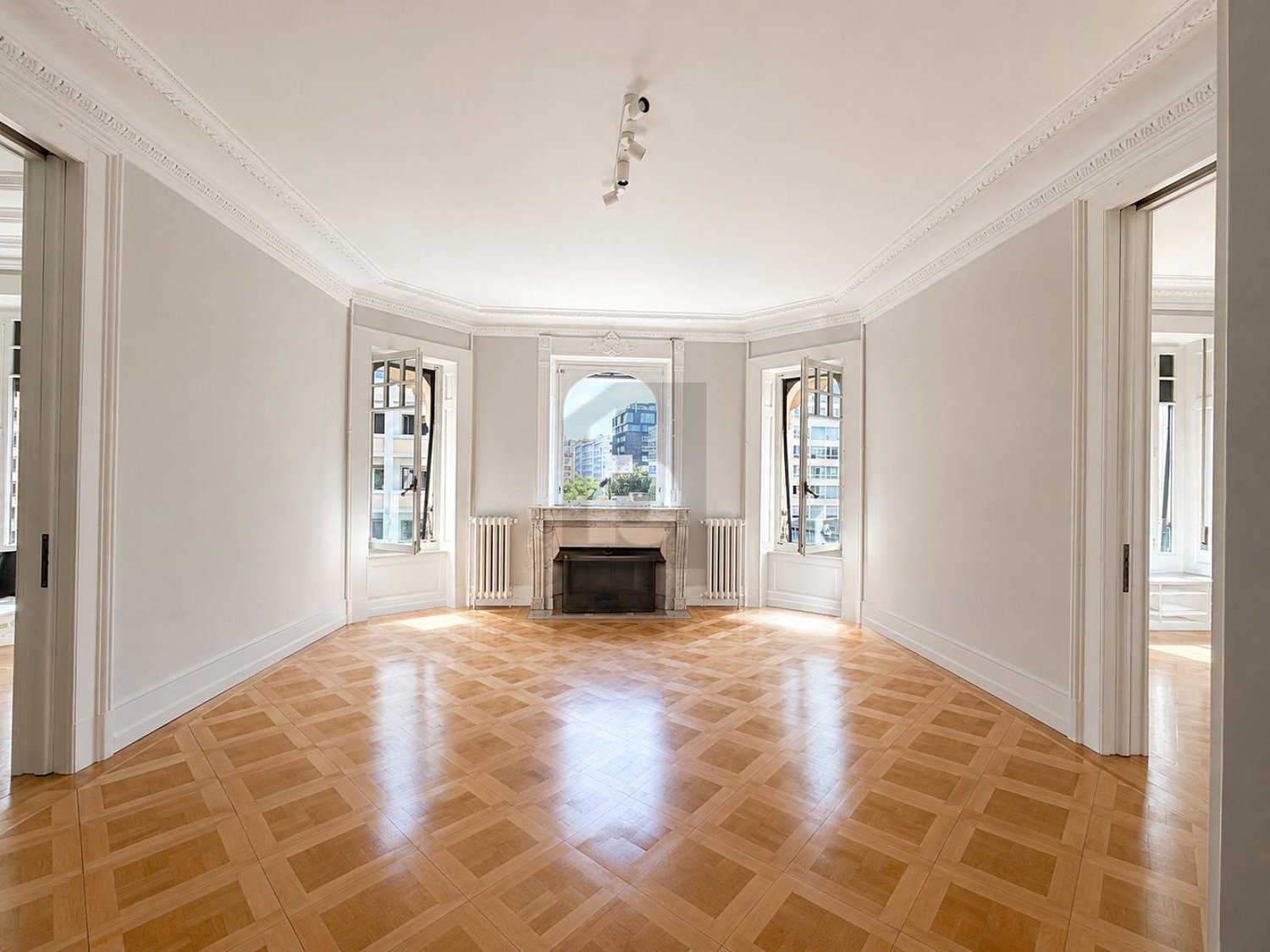 8 rooms apartment, photo 2 sur 4
