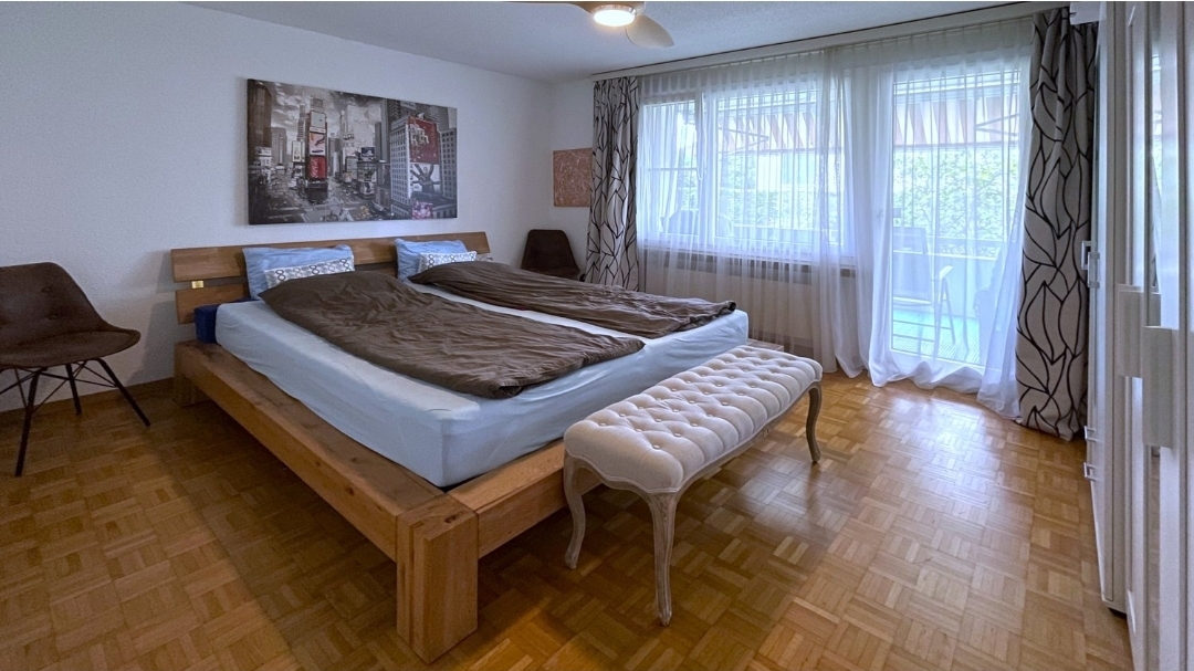 Appartement lumineux et central à Affoltern am Albis","description":"Cet appartement spacieux et lumineux de 2.5 pièces offre une expérience de vie agréable sur environ 70 m² dans un emplacement calme mais central. Les pièces sont équipées d'un parquet de haute qualité, créant une atmosphère de vie 