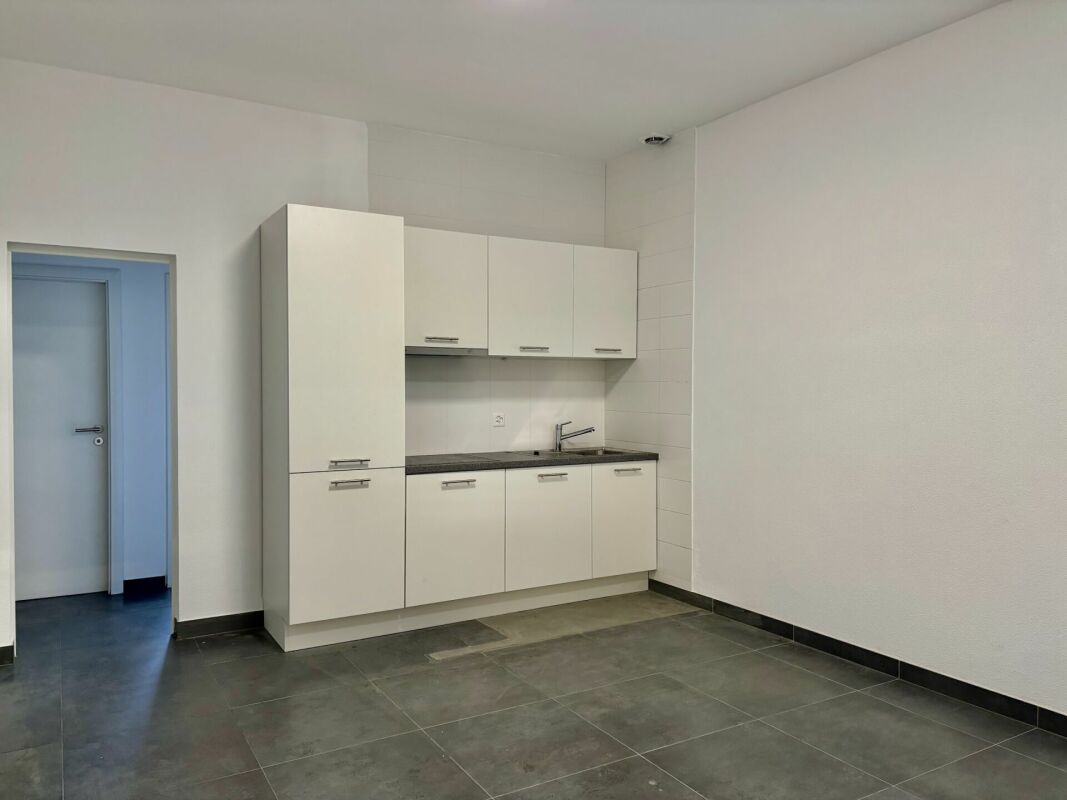 625m² office