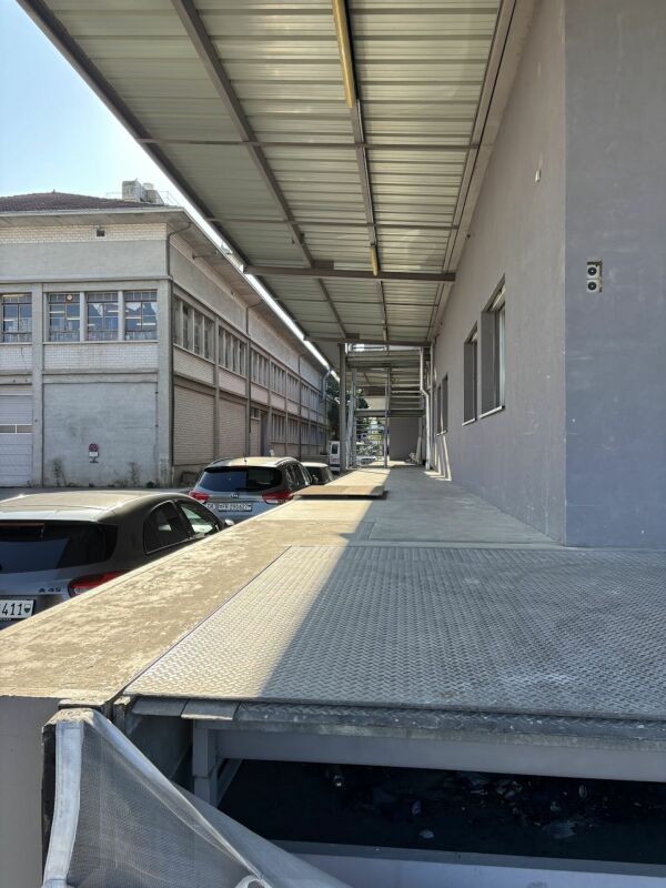 625m² office