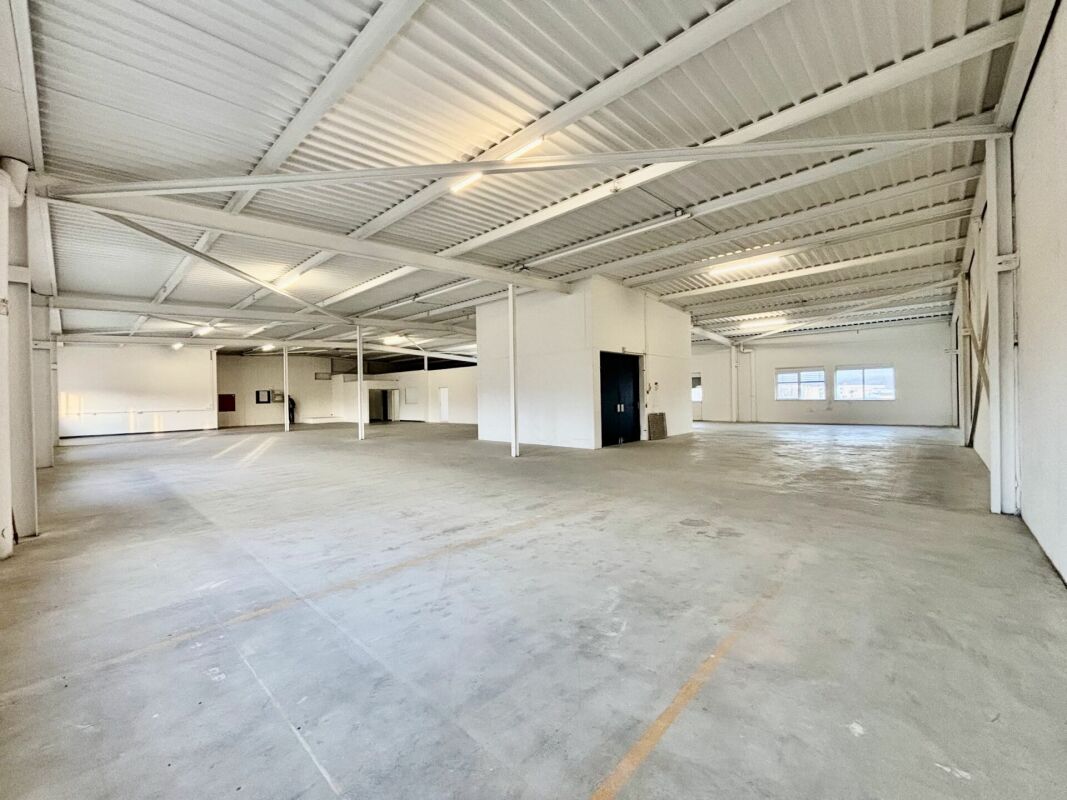 625m² office