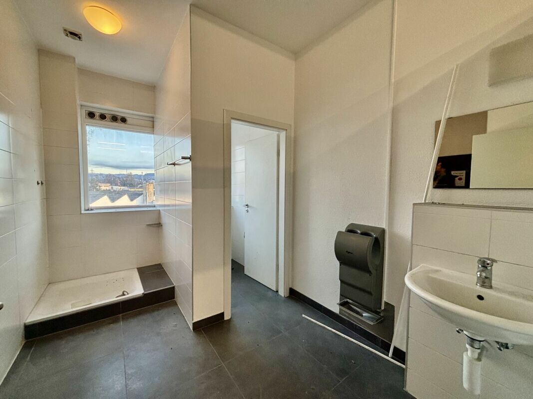 625m² office
