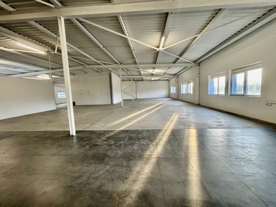 625m² office