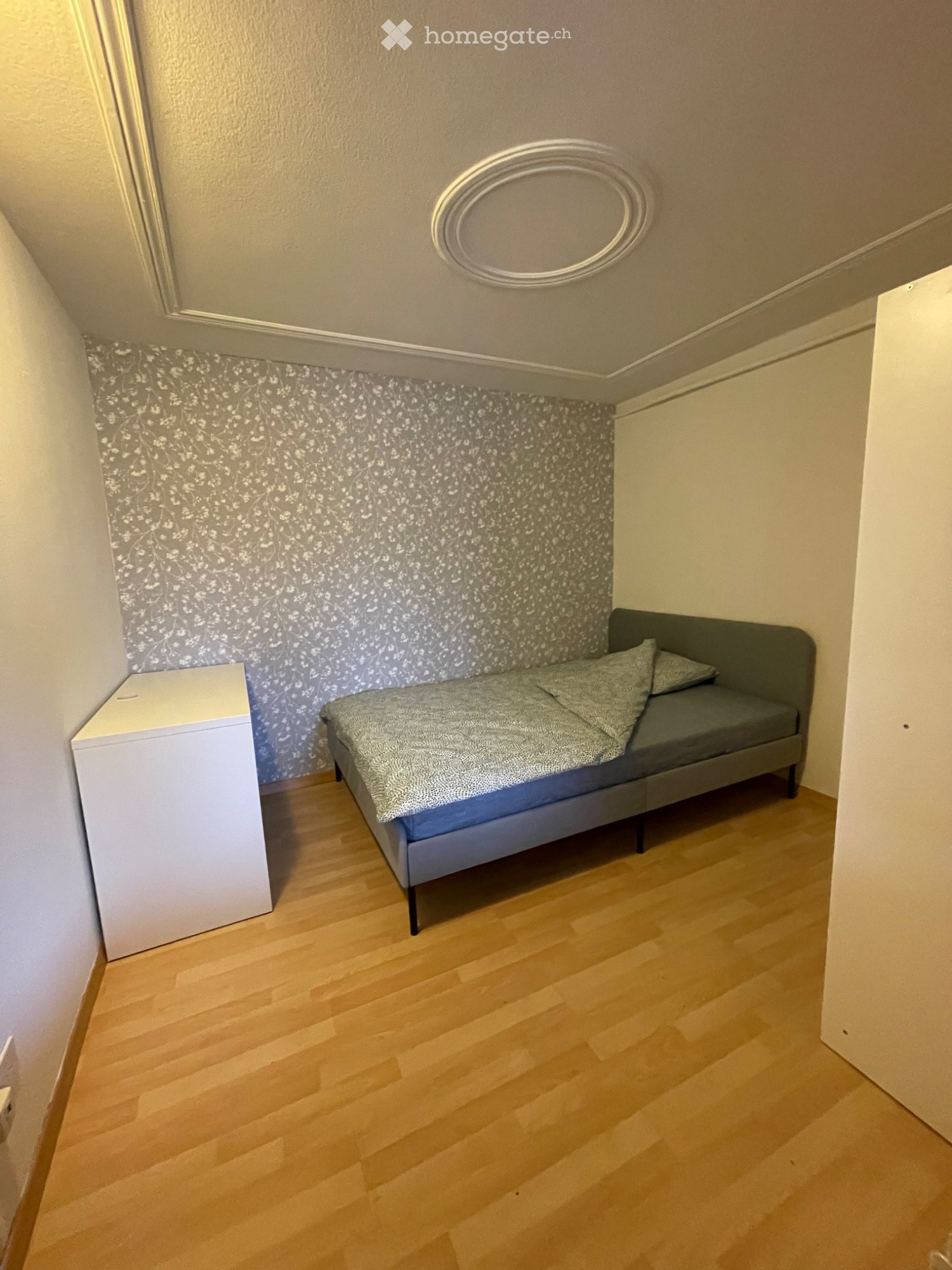 Chambre meublée à Balsthal pour des séjours de courte et longue durée

Au St. Wolfgangstrasse 2 à Balsthal, nous proposons à la location une chambre meublée avec douche et WC séparés. L'offre convient aussi bien pour des séjours temporaires que pour une location à plus long terme.

Adresse : St. Wol