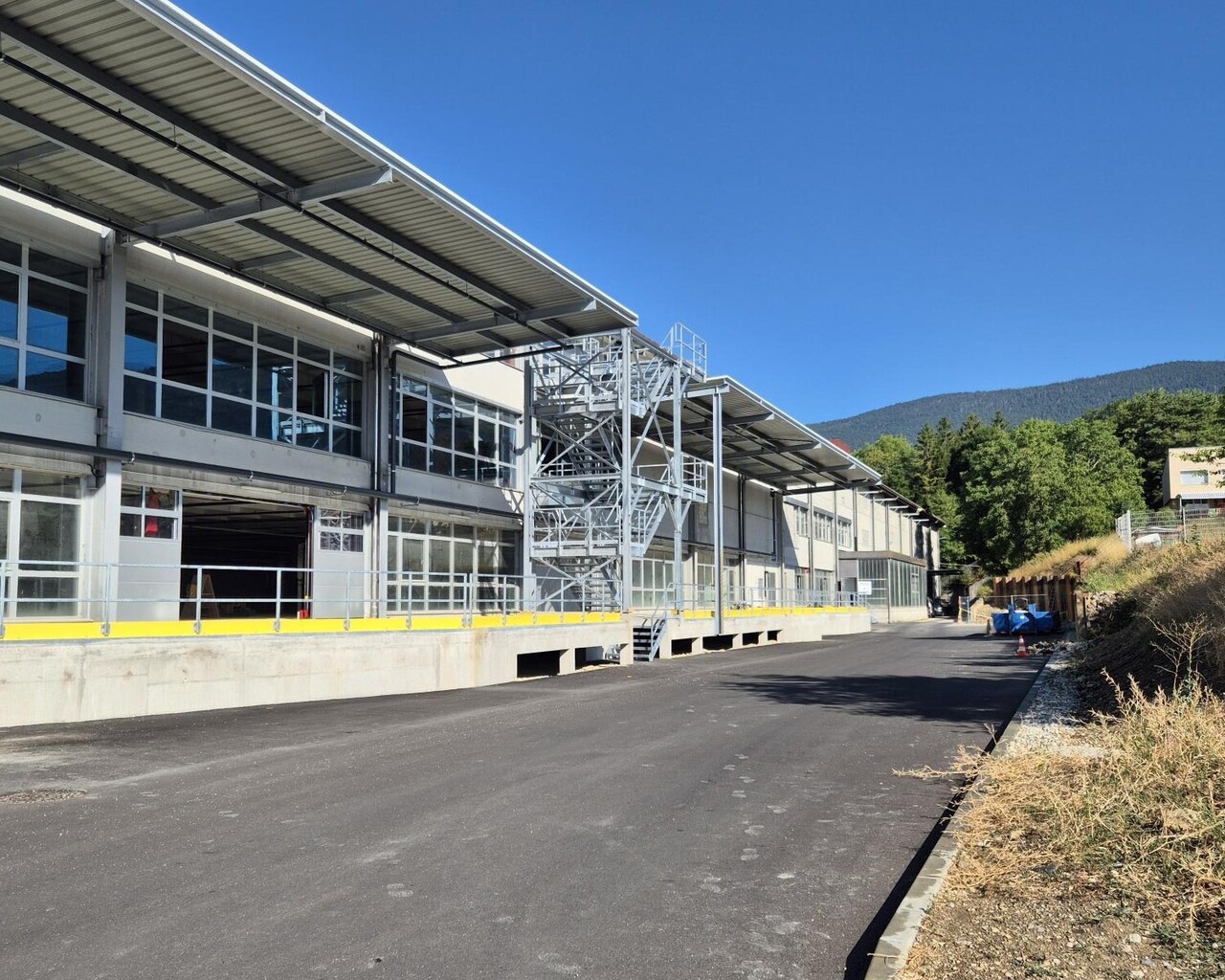 880m² atelier, photo 2 sur 9