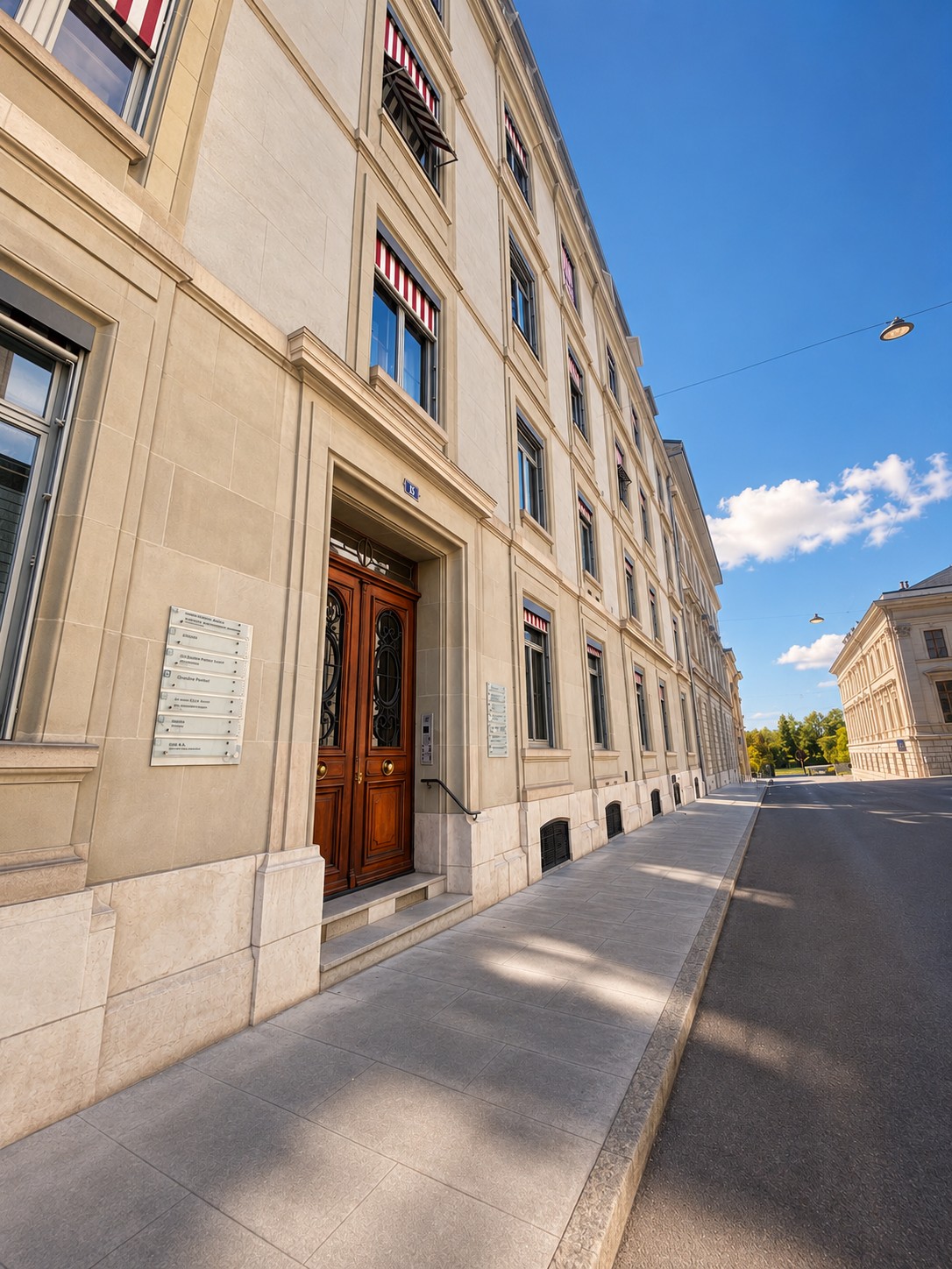 Office, photo 1 sur 8