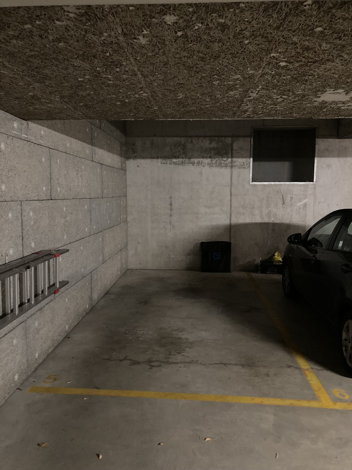 Place disponible, photo 1 sur 2