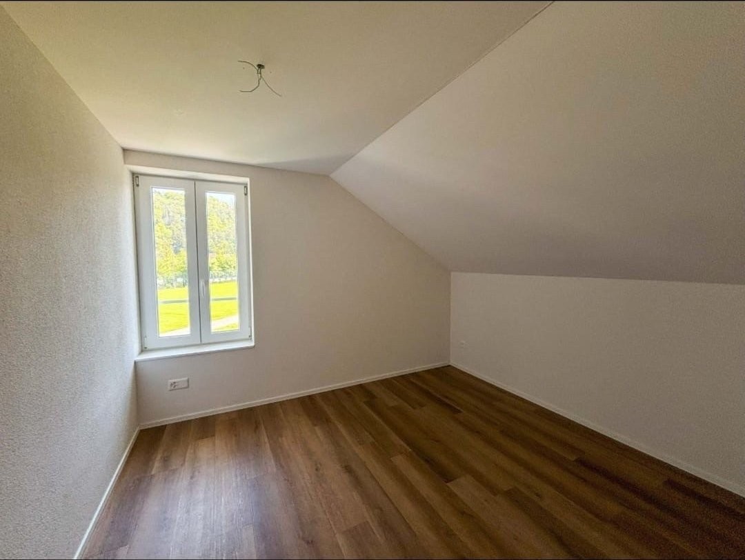 Charmant appartement mansardé de 3.5 pièces avec balcon et beaucoup de caractère

Vivre avec charme et confort moderne – bienvenue à Schönenberg TG !

Cet appartement mansardé de 3.5 pièces, lumineux et chaleureux, séduit par son caractère particulier, une atmosphère de vie agréable et un équipement, photo 6 sur 10