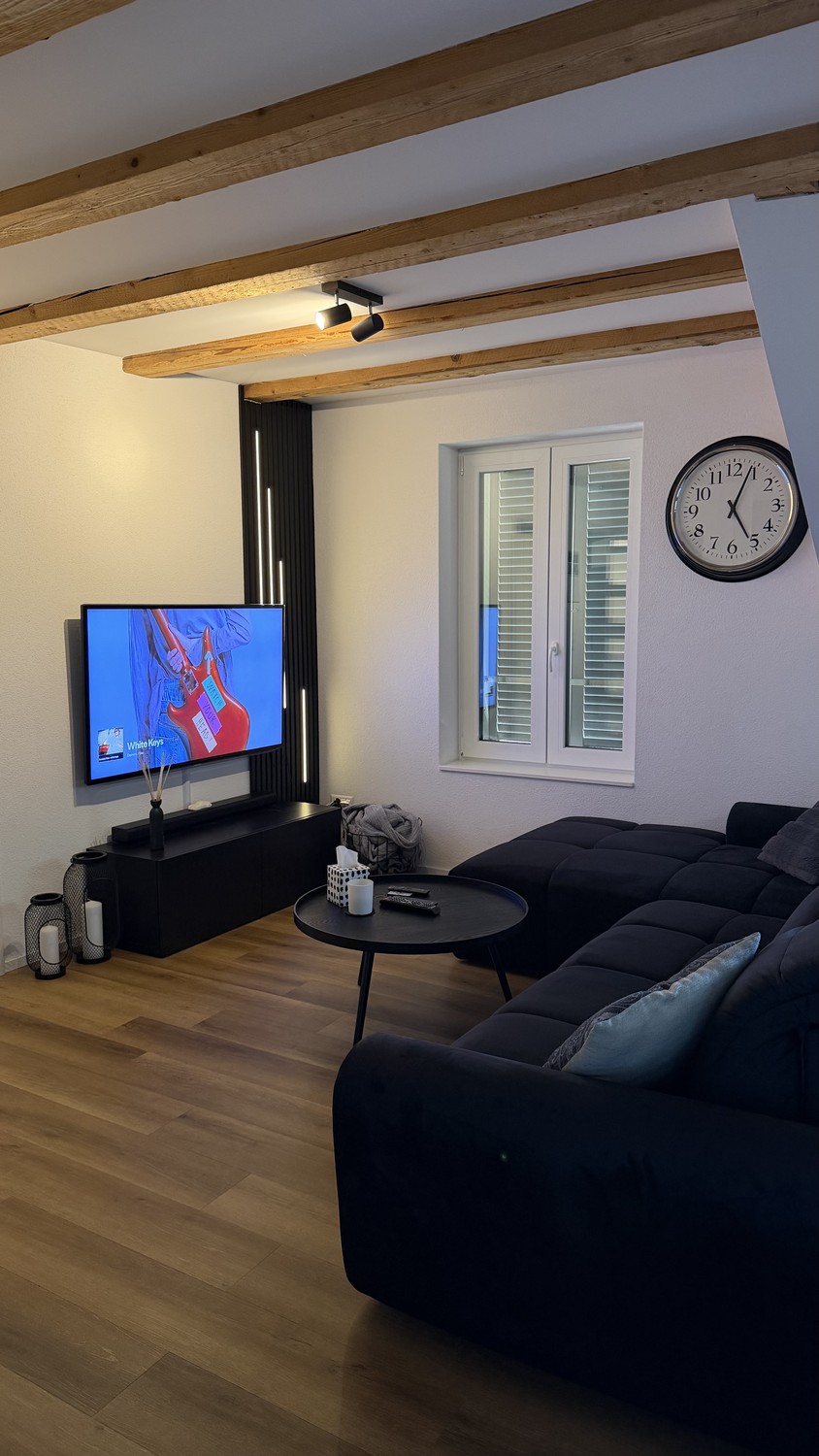 Charmant appartement mansardé de 3.5 pièces avec balcon et beaucoup de caractère

Vivre avec charme et confort moderne – bienvenue à Schönenberg TG !

Cet appartement mansardé de 3.5 pièces, lumineux et chaleureux, séduit par son caractère particulier, une atmosphère de vie agréable et un équipement, photo 4 sur 10