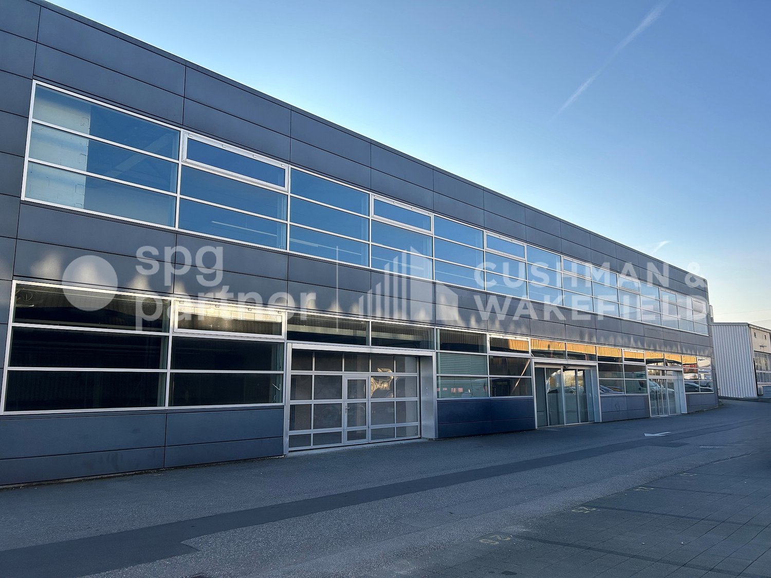675m² storage room