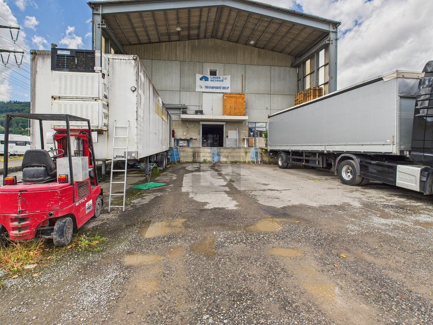 775m² de local de stockage
