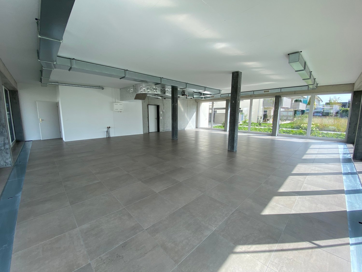 83m² commercial, photo 2 sur 6