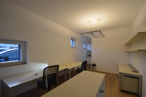 Bureau, photo 1 sur 3