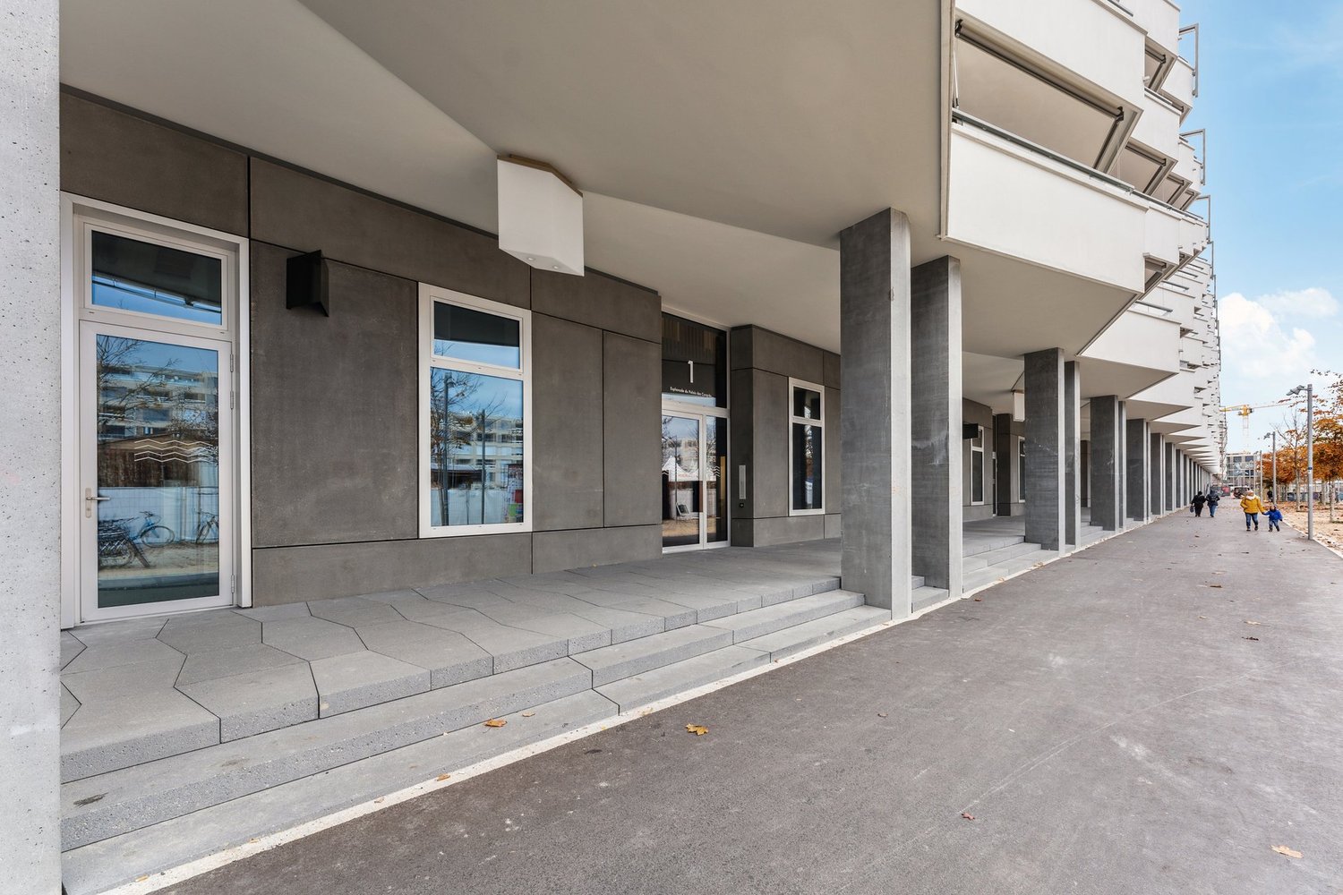 87m² shop, photo 1 sur 4