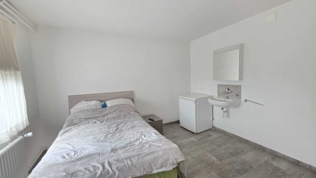 1 room single room