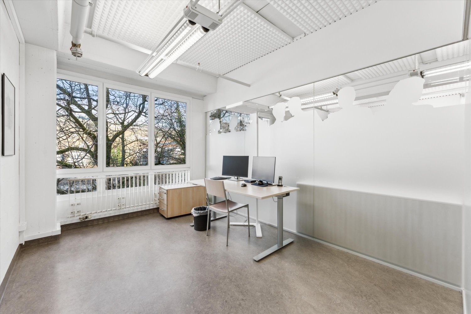 Bureaux de 135 m²

A louer immédiatement ou à convenir, à la Zentralstrasse 115 à Biel, un espace de bureaux attractif de 135 m². 

L'emplacement central fait de ce bureau un site idéal pour votre entreprise. Vos avantages en un coup d'œil :

\- Possibilités d'utilisation individuelles
\- Plan d'éta