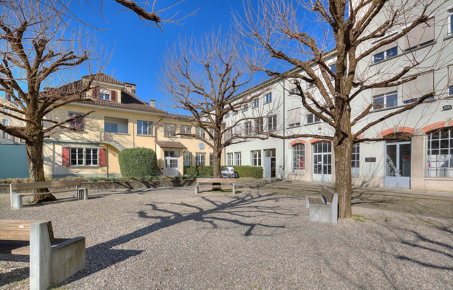 Bureaux de 135 m²

A louer immédiatement ou à convenir, à la Zentralstrasse 115 à Biel, un espace de bureaux attractif de 135 m². 

L'emplacement central fait de ce bureau un site idéal pour votre entreprise. Vos avantages en un coup d'œil :

\- Possibilités d'utilisation individuelles
\- Plan d'éta